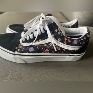 Vans. NWO tag. Never worn. Black/floral super cute